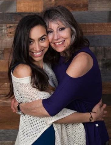 Sharon Baldoni with her daughter Sara Baldoni